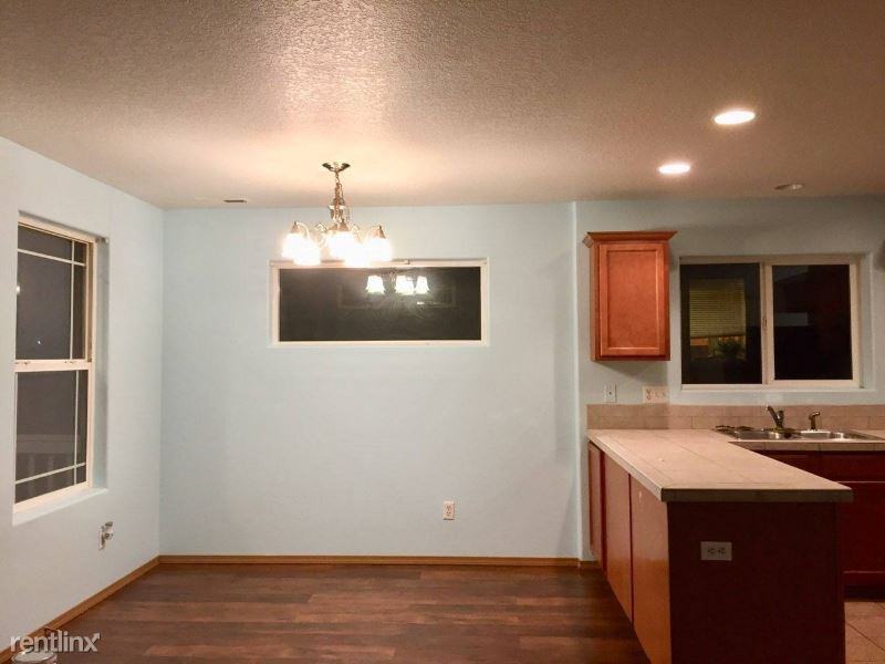 4414 SE 104th Ave - Photo 2 of 7