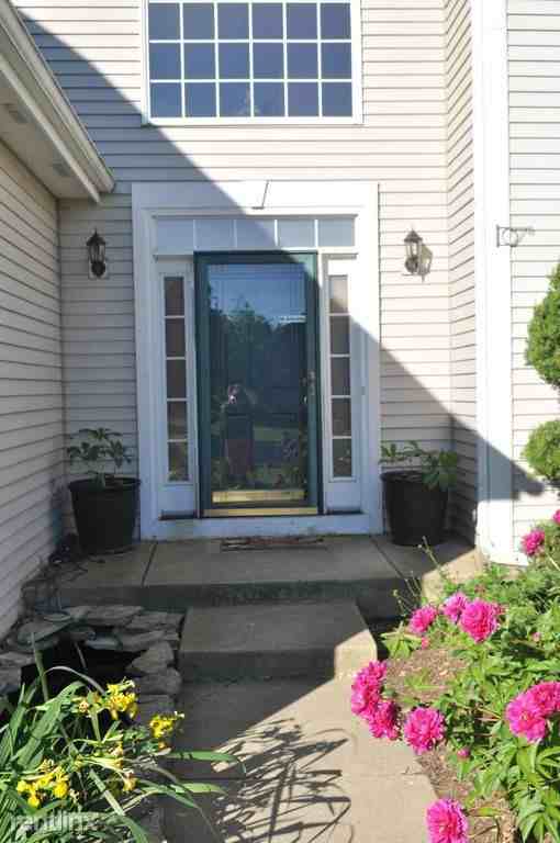 1291 Amberwood Dr - Photo 3 of 20