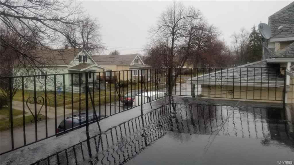 555 Lisbon Ave - Photo 2 of 15