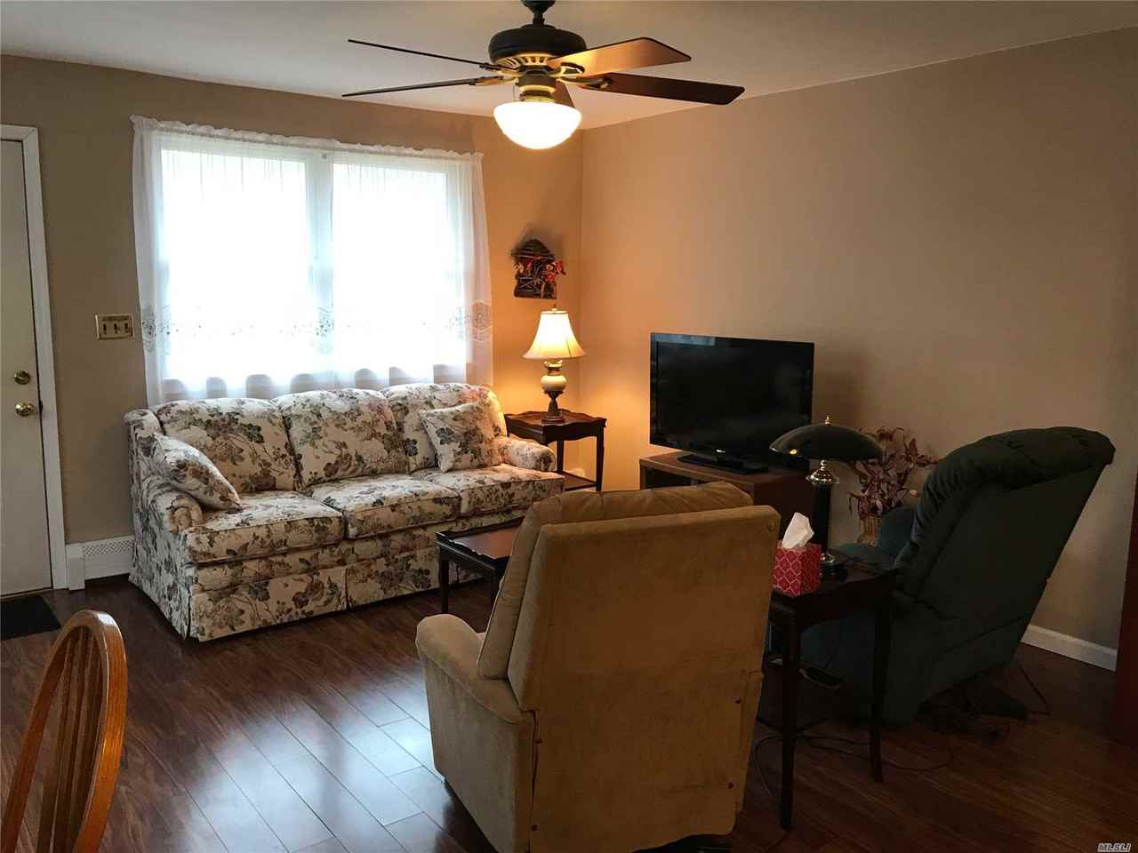 161 Mt Sinai Ave - Photo 2 of 8