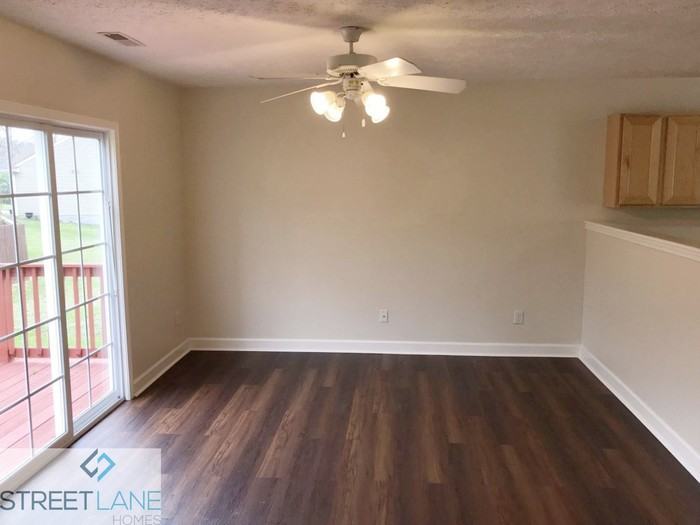 676 Belgium Dr - Photo 3 of 14