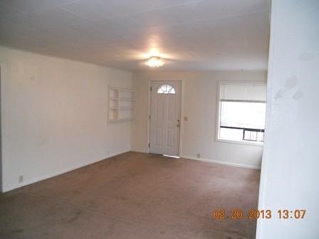 122 S Chehalis St - Photo 3 of 7