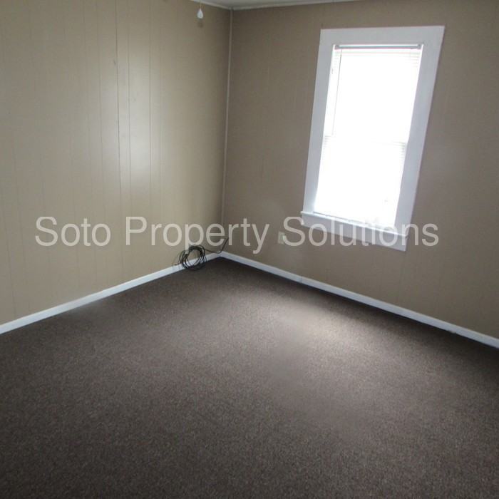 804 E Kathleen St - Photo 3 of 6