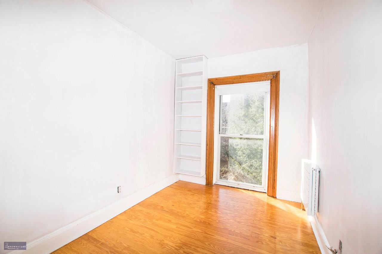 424 Henry St #2 - Photo 3 of 6