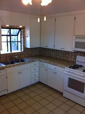 6522 Laurelton Ave - Photo 3 of 5