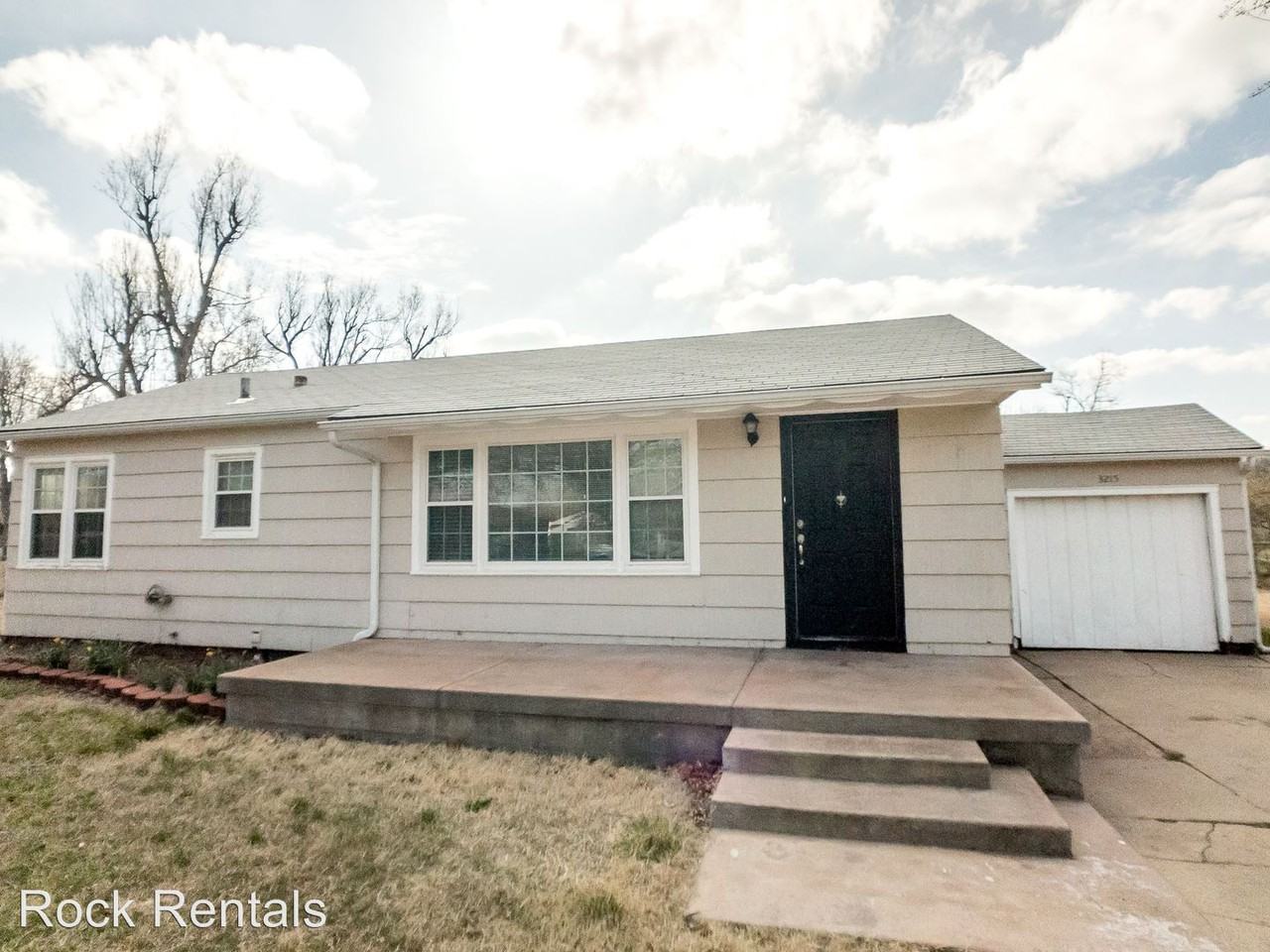 3215 N Elm St - Photo 3 of 15