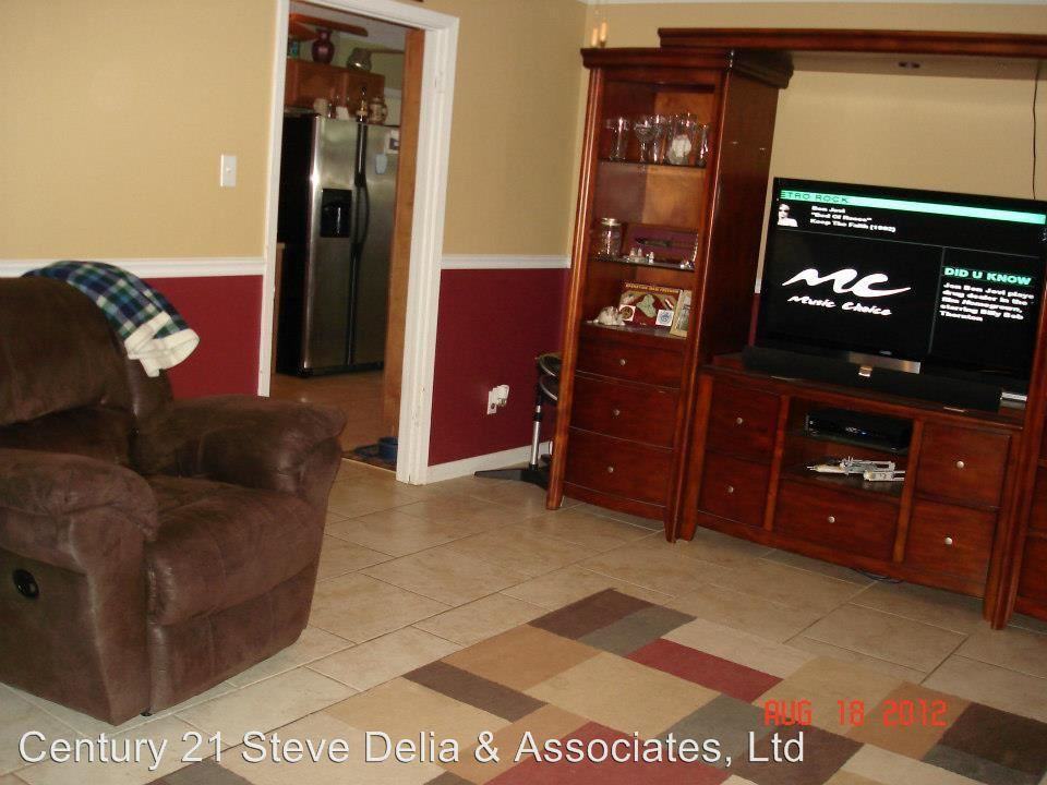 116 Franklin St - Photo 2 of 9