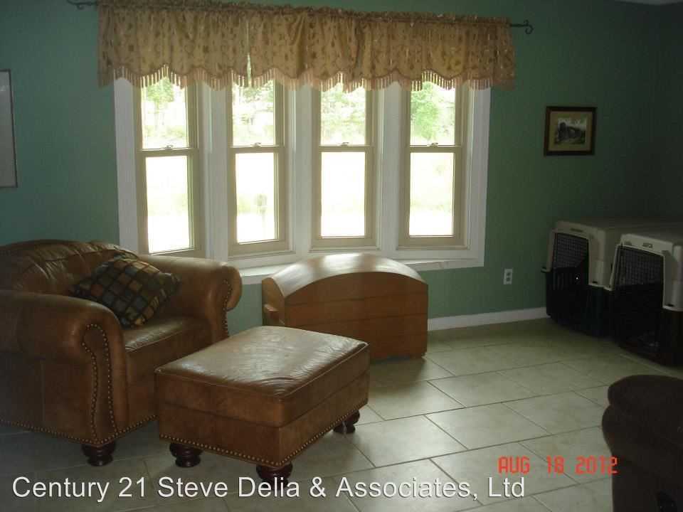 116 Franklin St - Photo 3 of 9