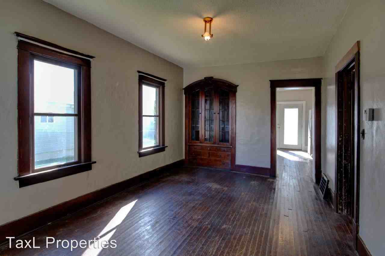 645 3rd Ave S - Photo 3 of 6