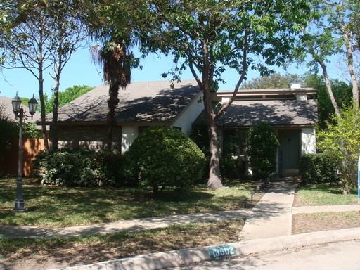 13602 Shady Walk Dr - Photo 3 of 15