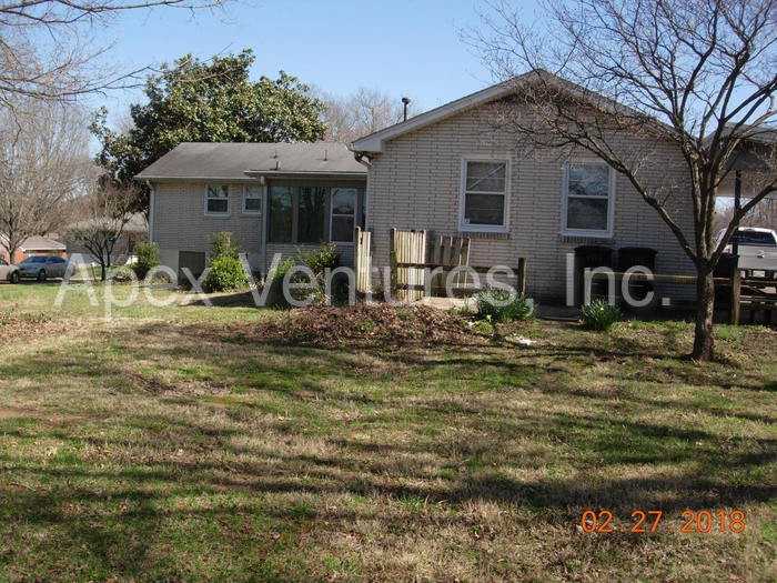 4713 Delia Dr - Photo 3 of 17