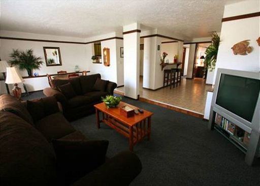 511 E St - Photo 2 of 10