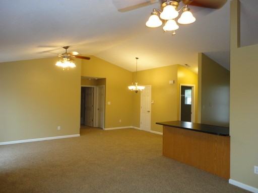 252 Woodfield Dr - Photo 2 of 11