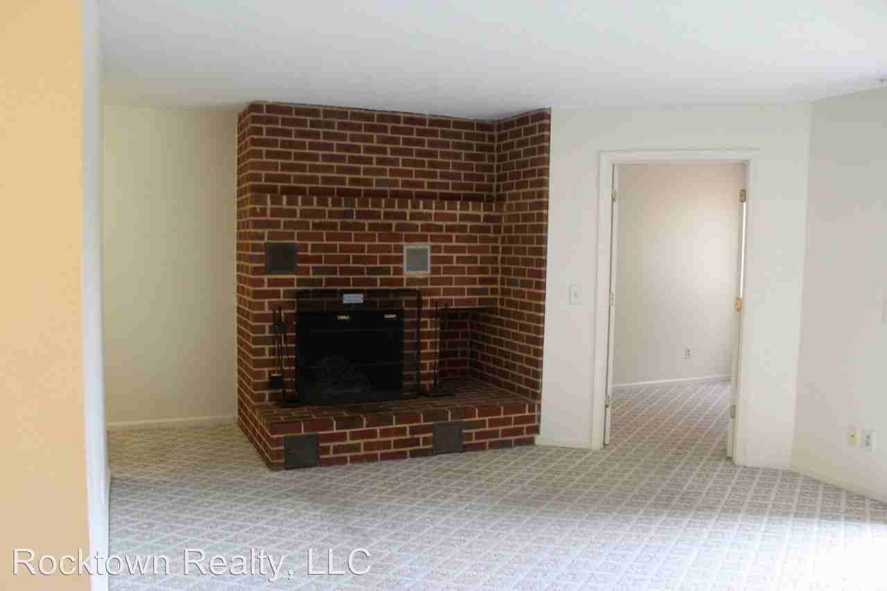 7 Blue Ridge Dr - Photo 3 of 19