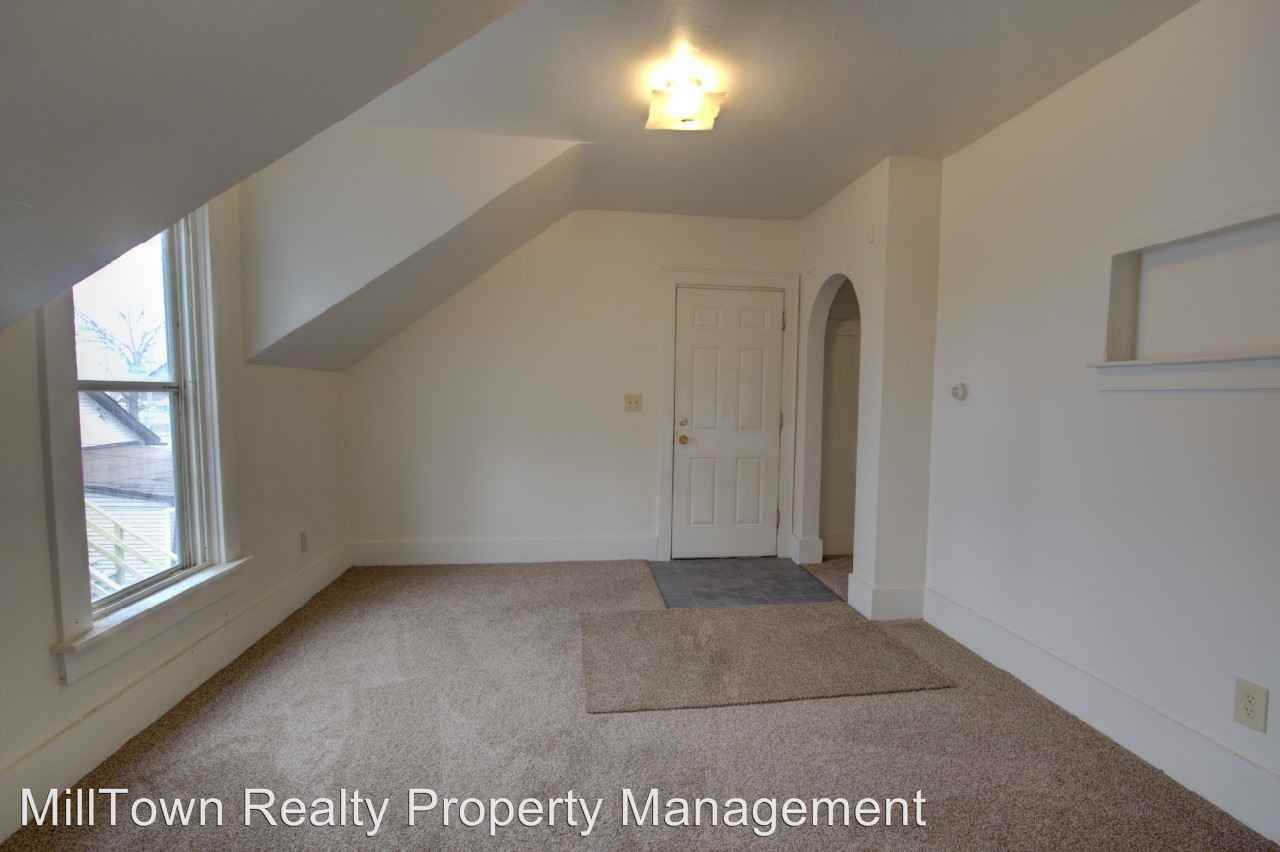 1540 W 3rd St - Photo 2 of 9