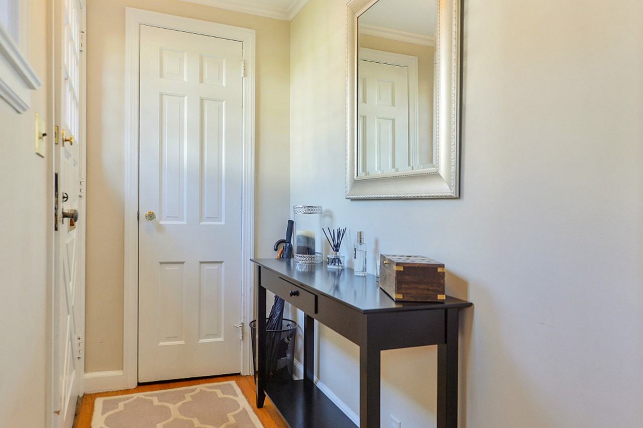 742 Ridgewood Rd - Photo 2 of 12