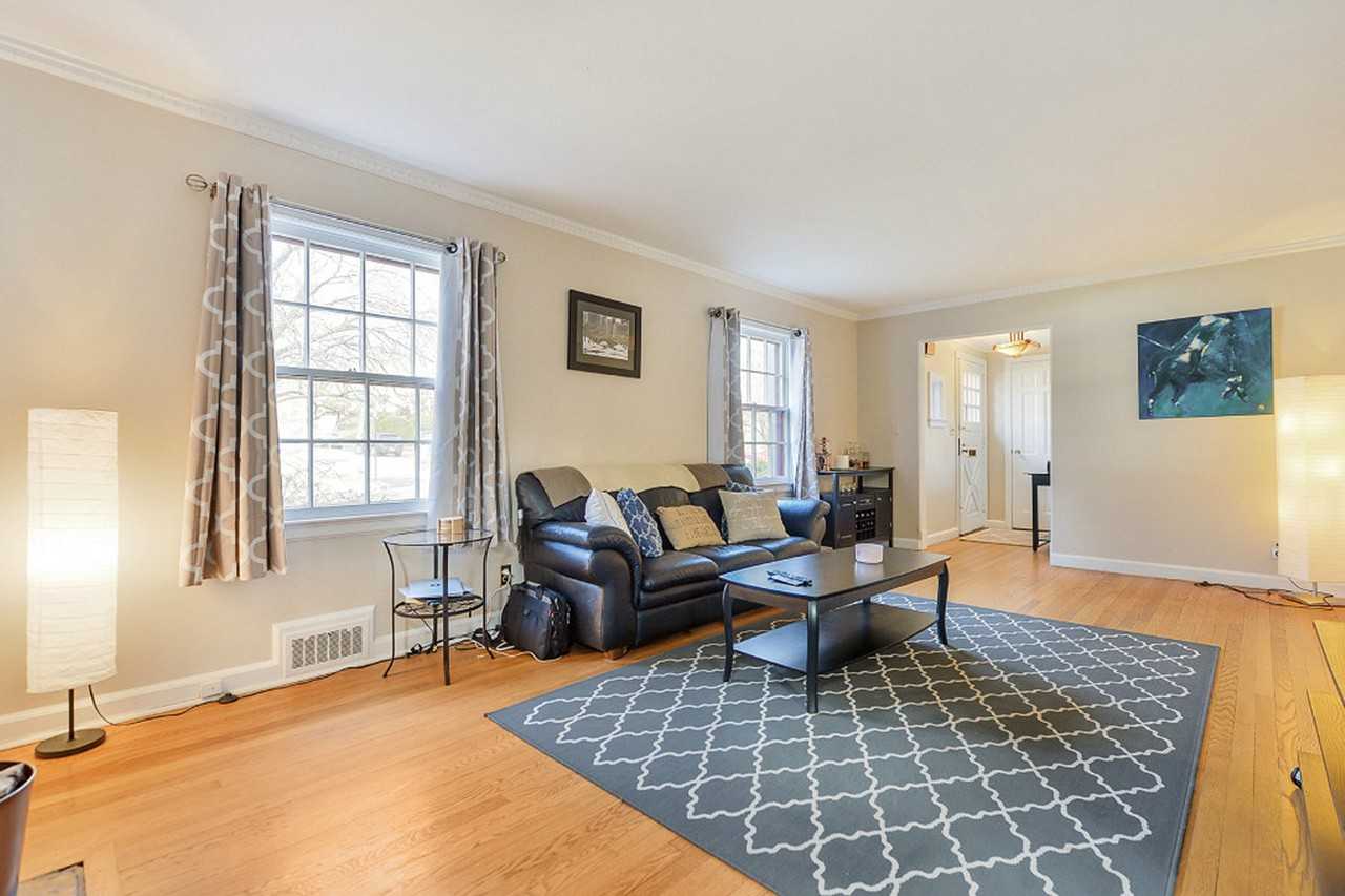 742 Ridgewood Rd - Photo 3 of 12