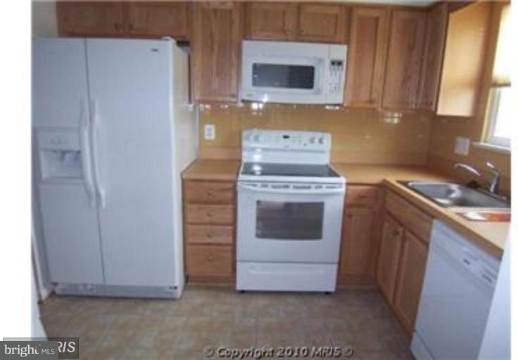 8216 Wycliffe Ct - Photo 2 of 10