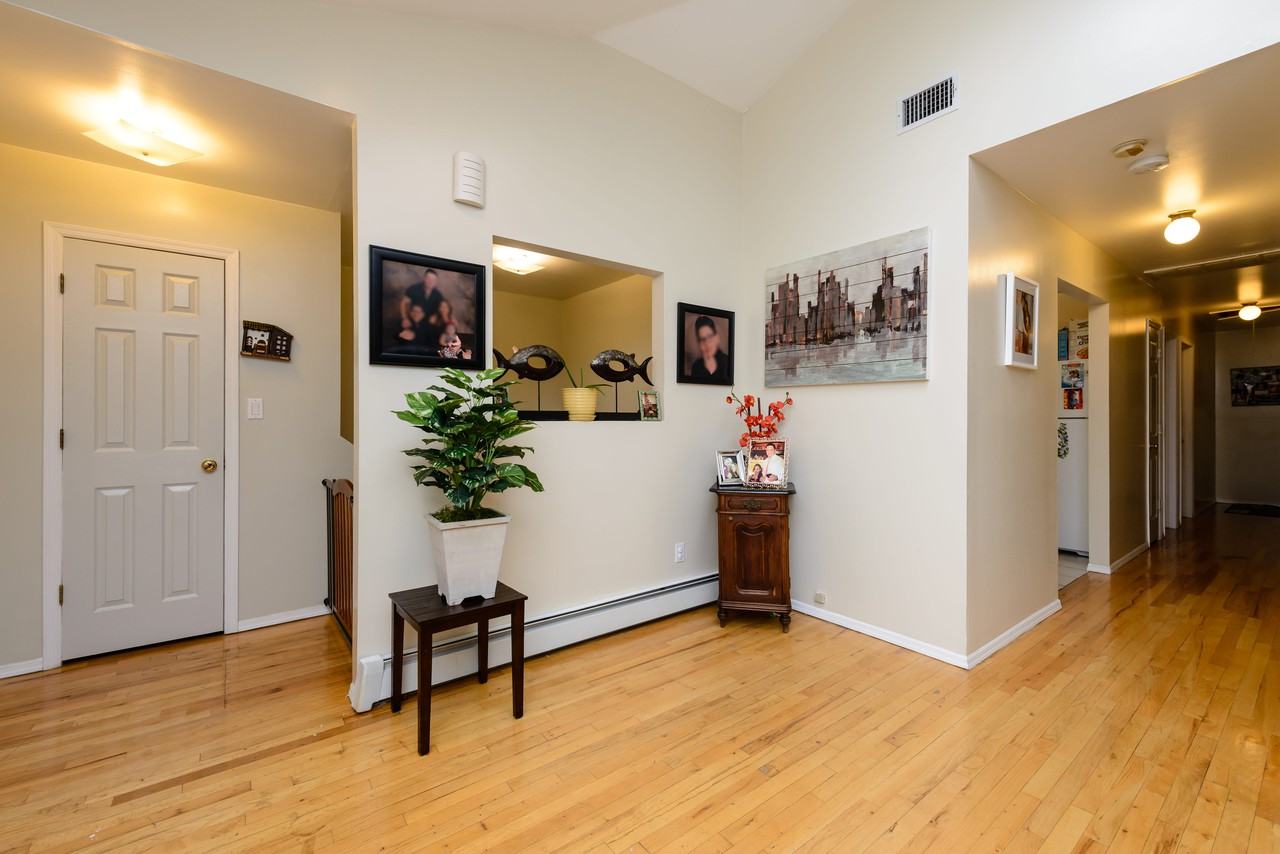 26 W Owen St - Photo 2 of 12