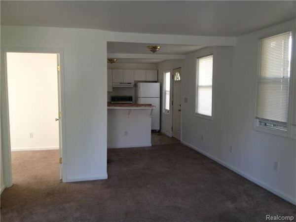 18022 Henry St - Photo 3 of 5