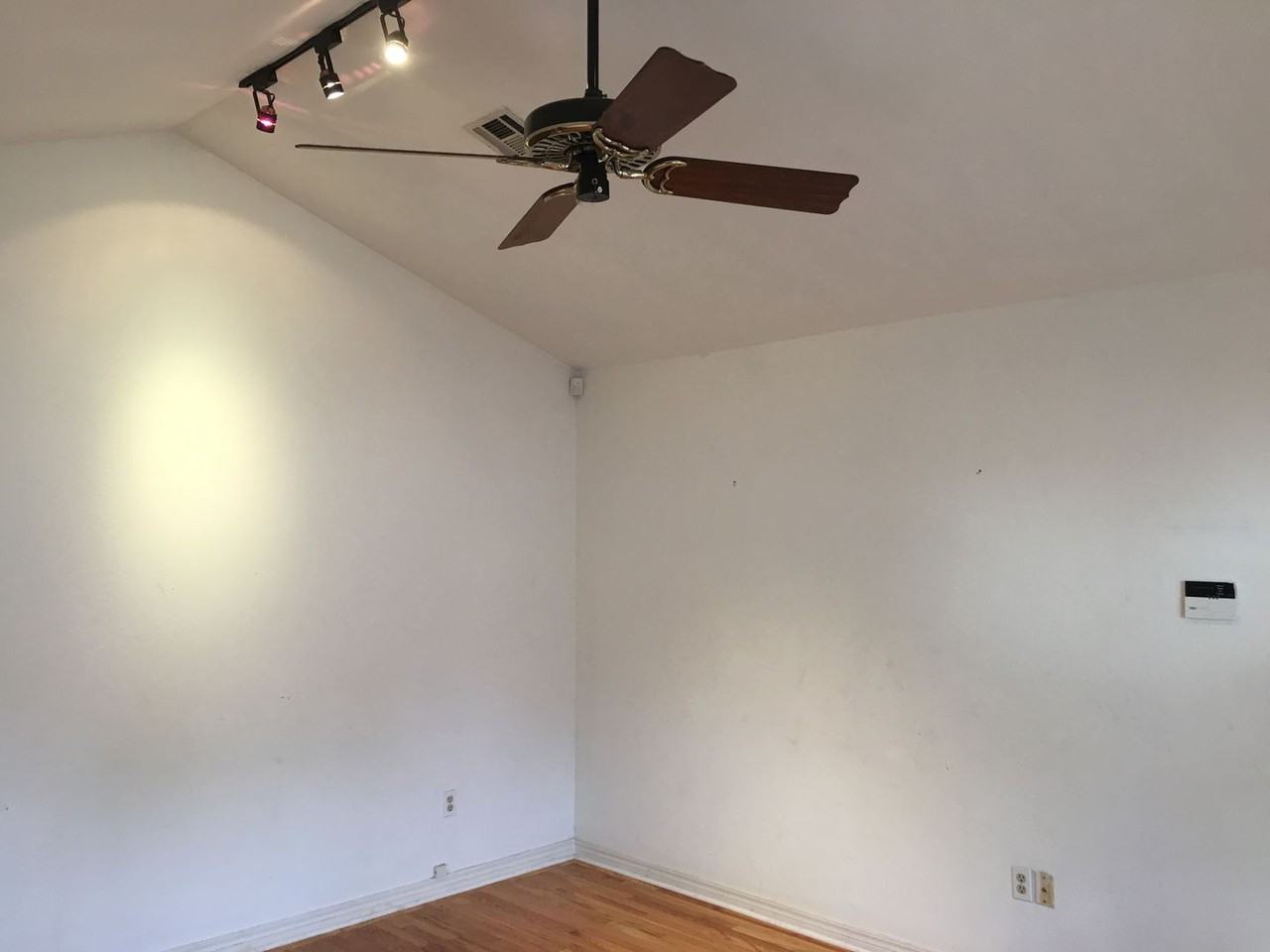 4328 N Blackwelder Ave - Photo 3 of 24