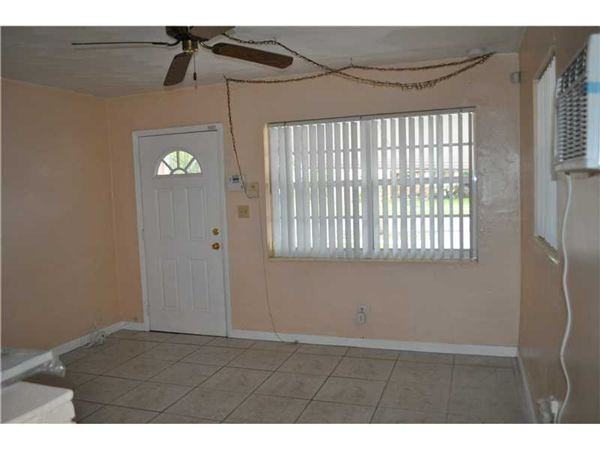 6425 SW 25th St - Photo 3 of 7