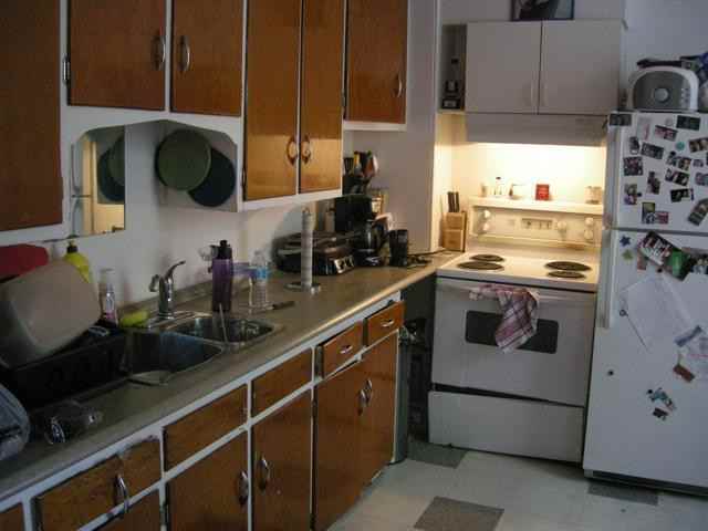 919 Bronson Ave - Photo 3 of 15