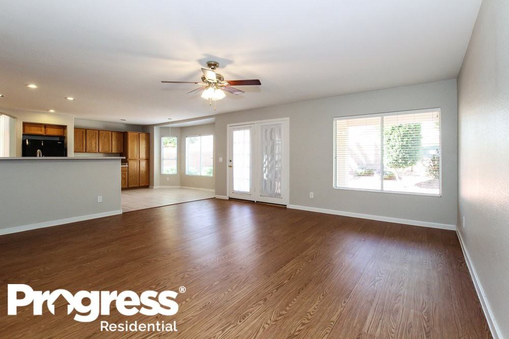 8760 W Melinda Ln - Photo 2 of 15