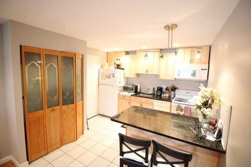 243 Kelton St #32