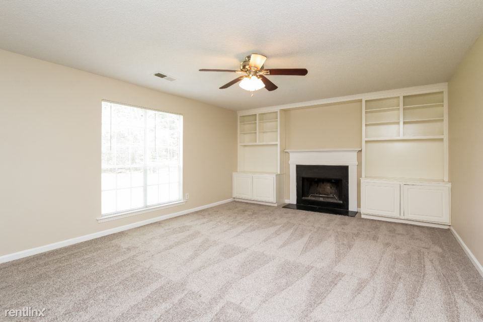 2198 Colony Dr - Photo 2 of 15