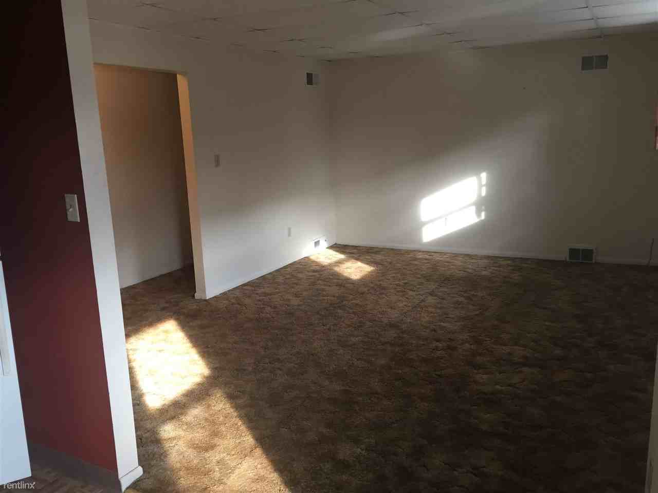 1512 Lowrie St - Photo 2 of 9