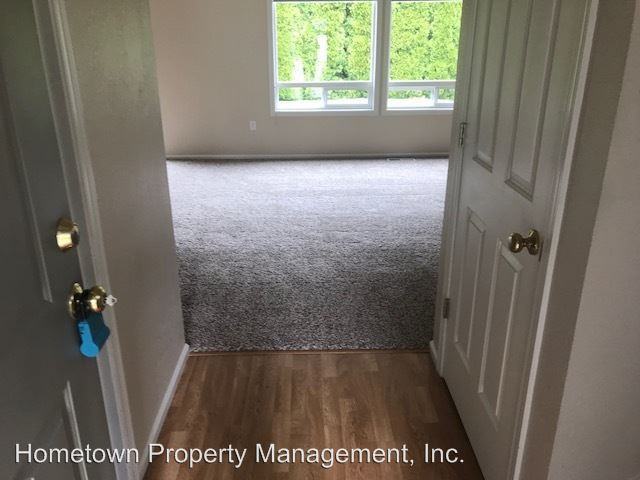 2424 Olympia Ave NE - Photo 3 of 22