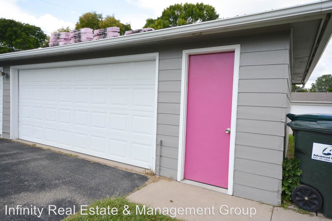 1539 10th Ave SE - Photo 2 of 9