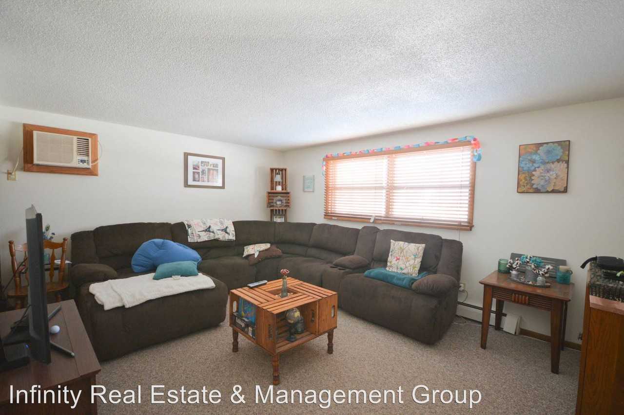 1539 10th Ave SE - Photo 3 of 9