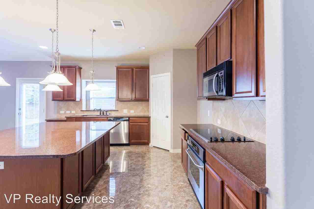 7104 Sugarplum Dr - Photo 3 of 23