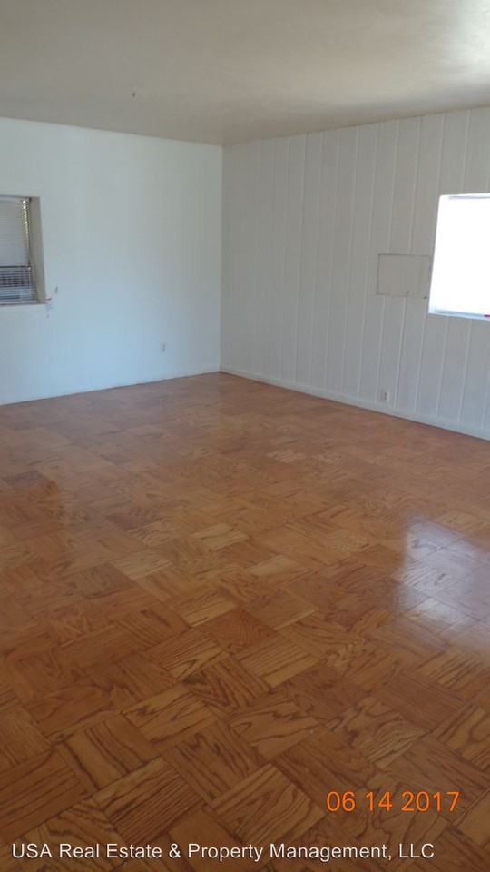 10098 Third St - Photo 3 of 8