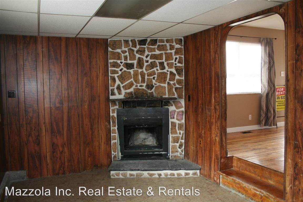 2908 Jane St NE - Photo 2 of 20