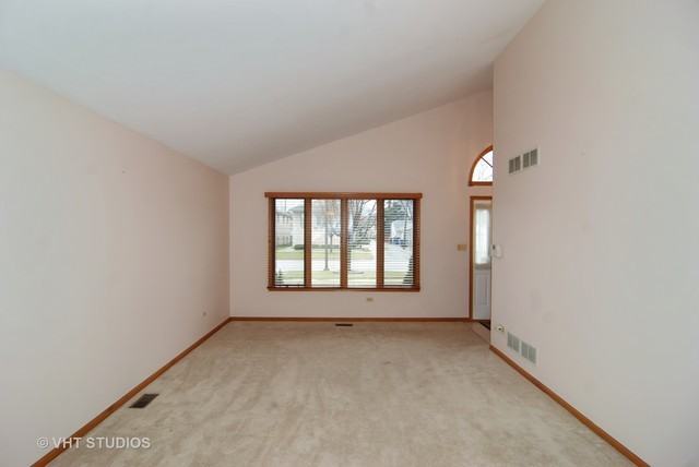 4034 Oak Park Ave - Photo 3 of 15