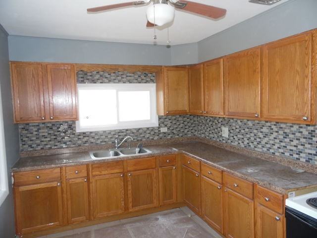 3134 Sherwood Ave - Photo 3 of 6