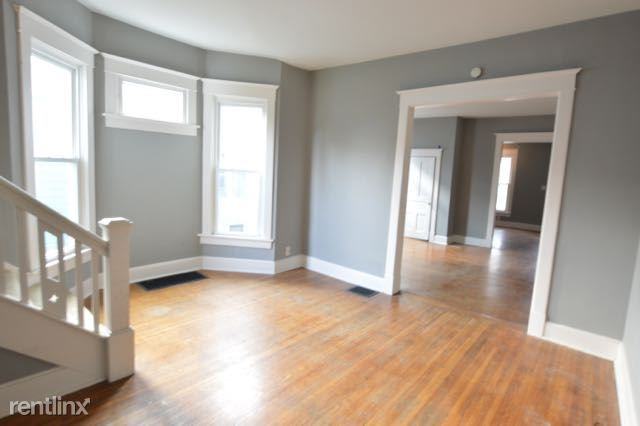 1229 Pleasant St - Photo 3 of 11