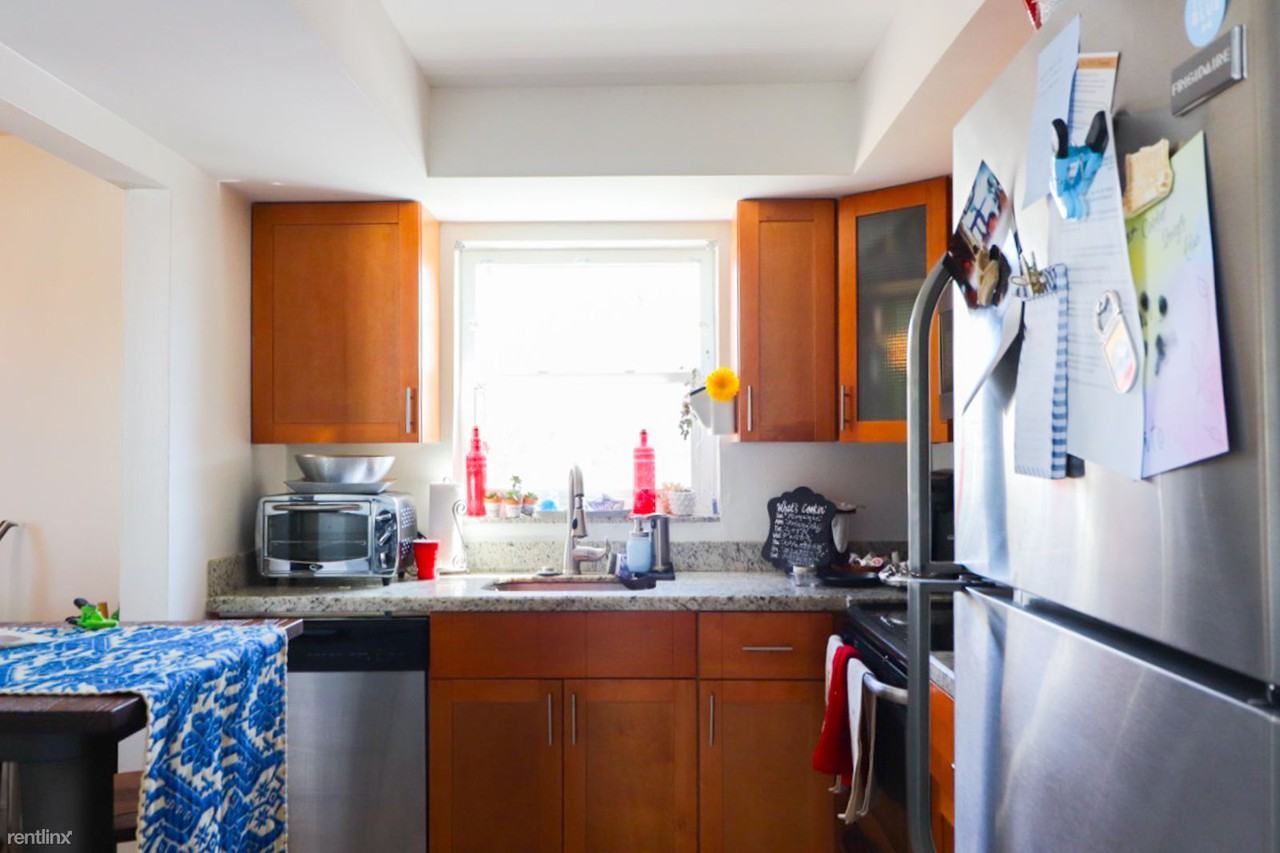 3257 NE 13th St - Photo 3 of 36