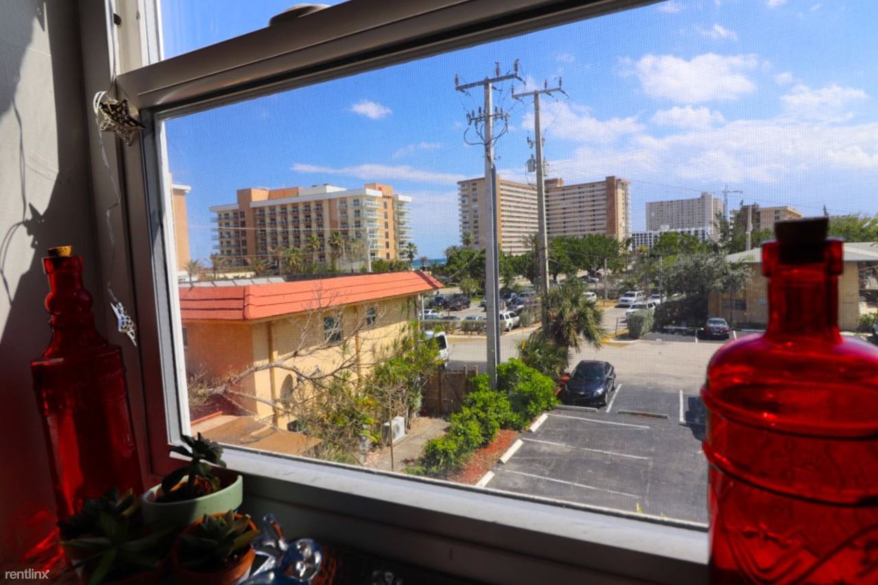 3257 NE 13th St - Photo 2 of 36