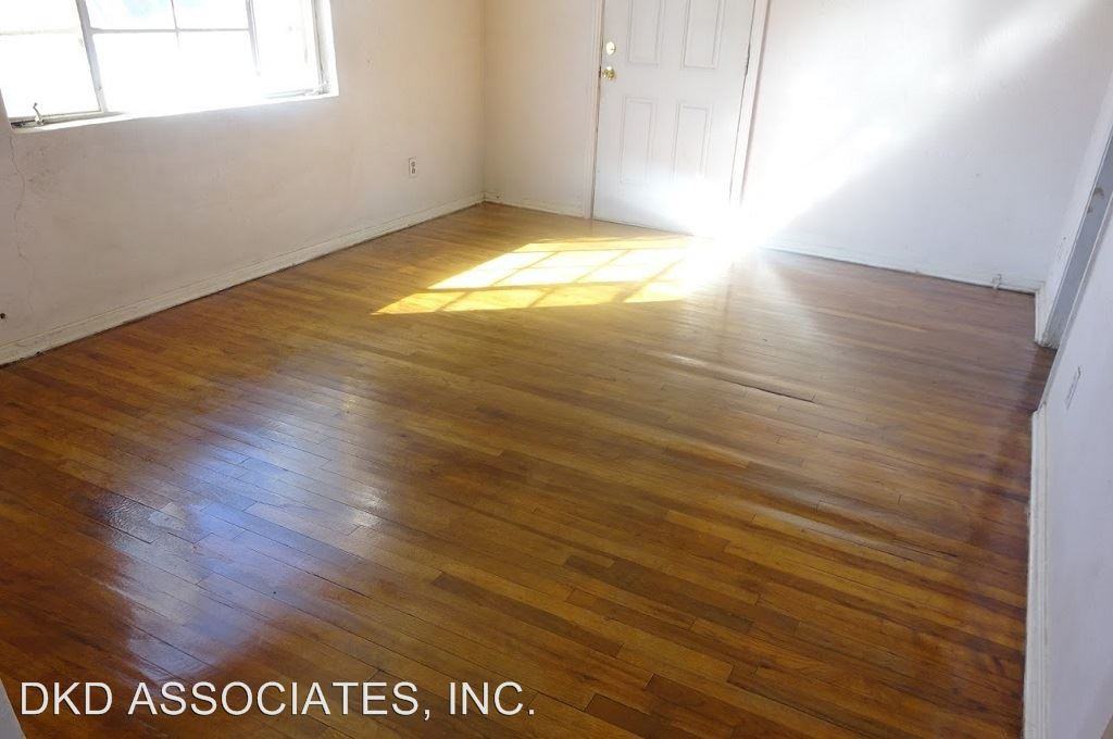 320 Edith Dr - Photo 2 of 9