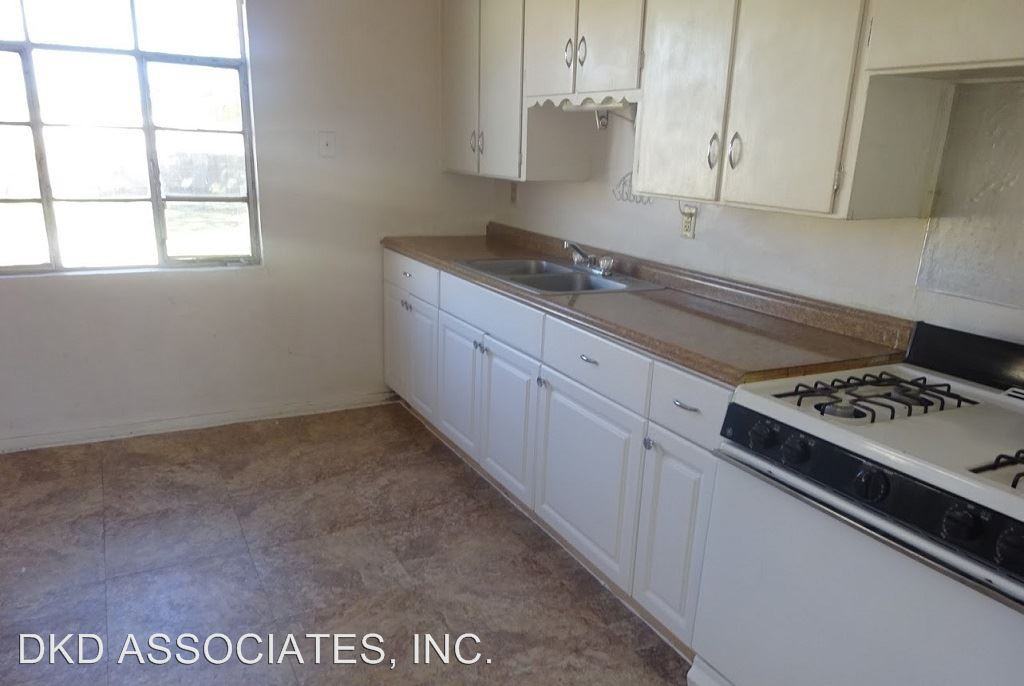 320 Edith Dr - Photo 3 of 9