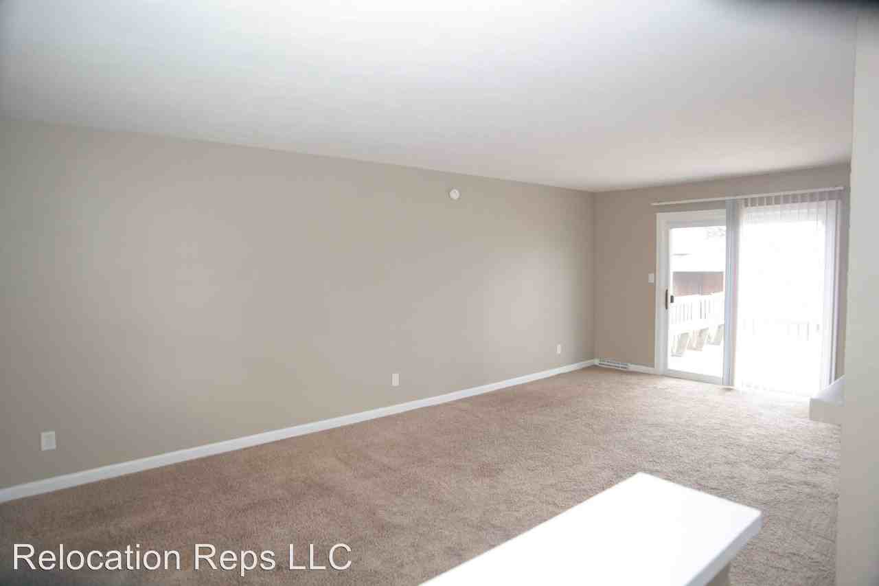 1207 12th St - Photo 3 of 20