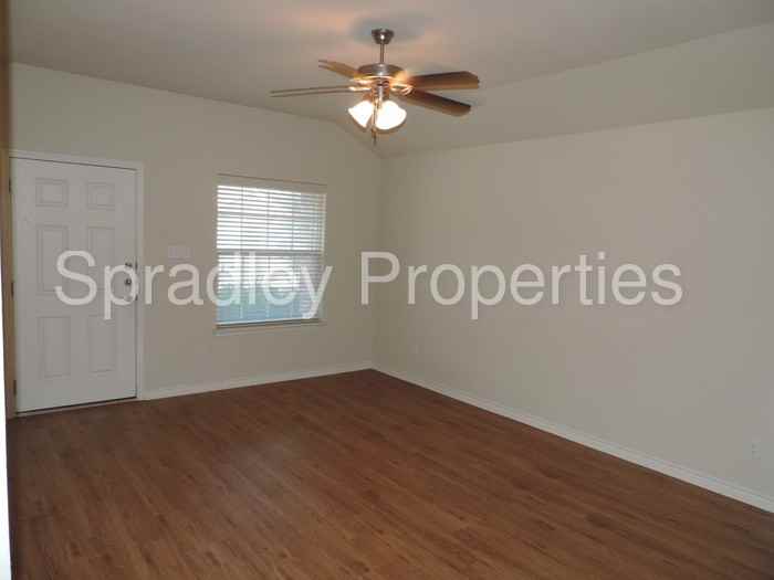 204B Andy Ln - Photo 3 of 7