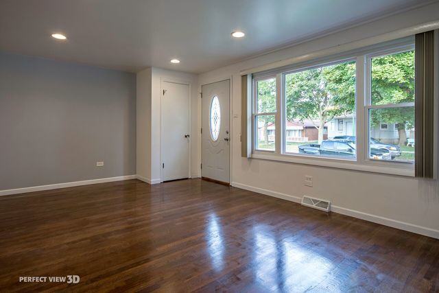 12832 S Saginaw Ave - Photo 2 of 9