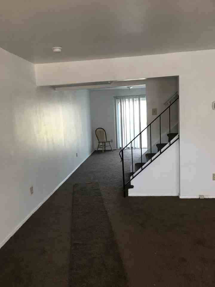 60 Villanova Ct - Photo 3 of 11