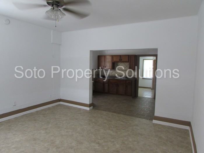 119 W Sainte Marie St #C - Photo 3 of 6