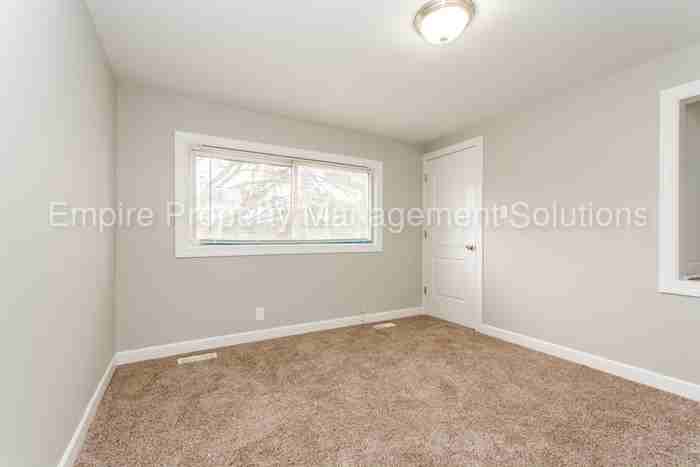 10216 S Emerald Ave - Photo 2 of 15